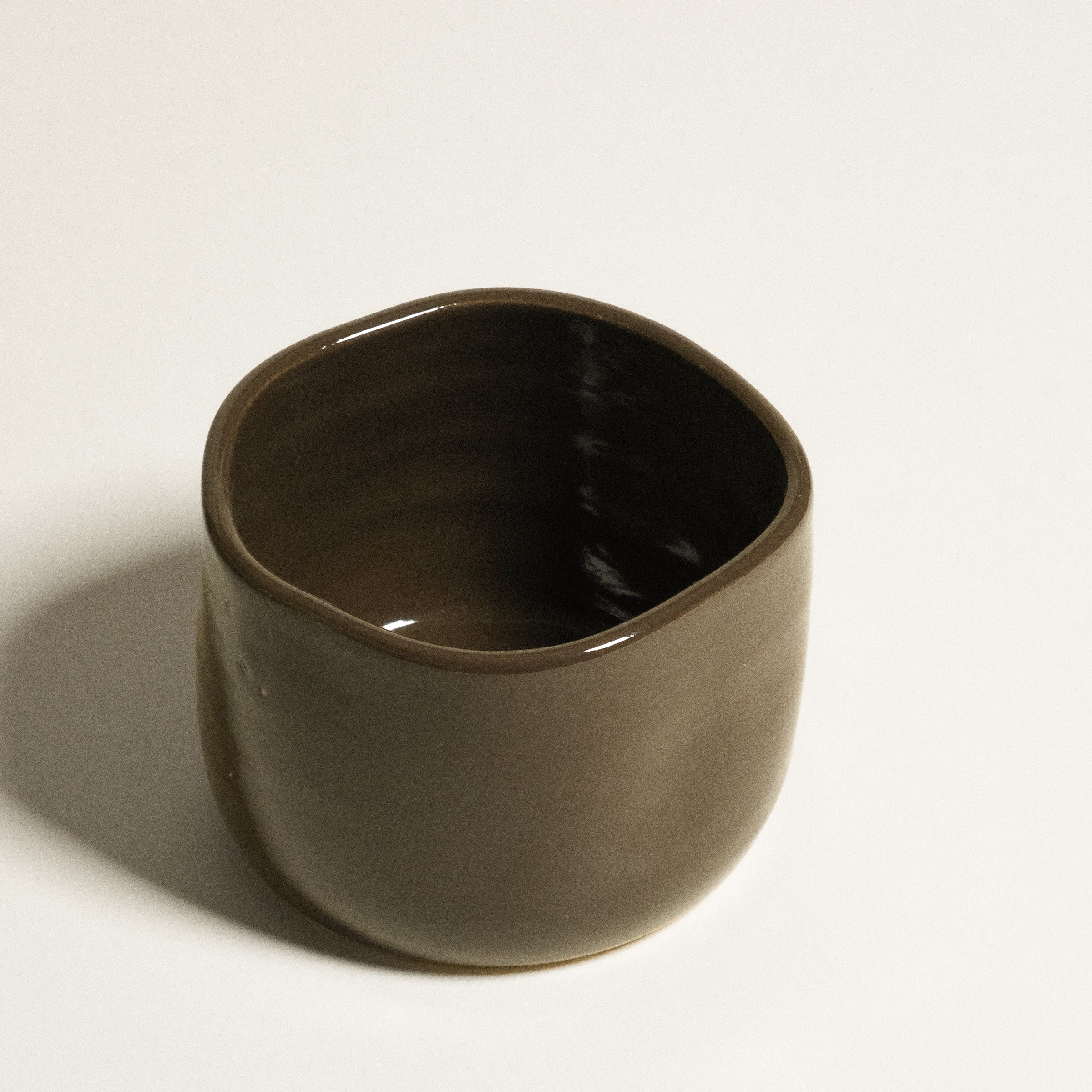 Hojicha Cup – Brown made from grey stoneware with warm brown glaze, perfect for iced Hojicha on warm days.