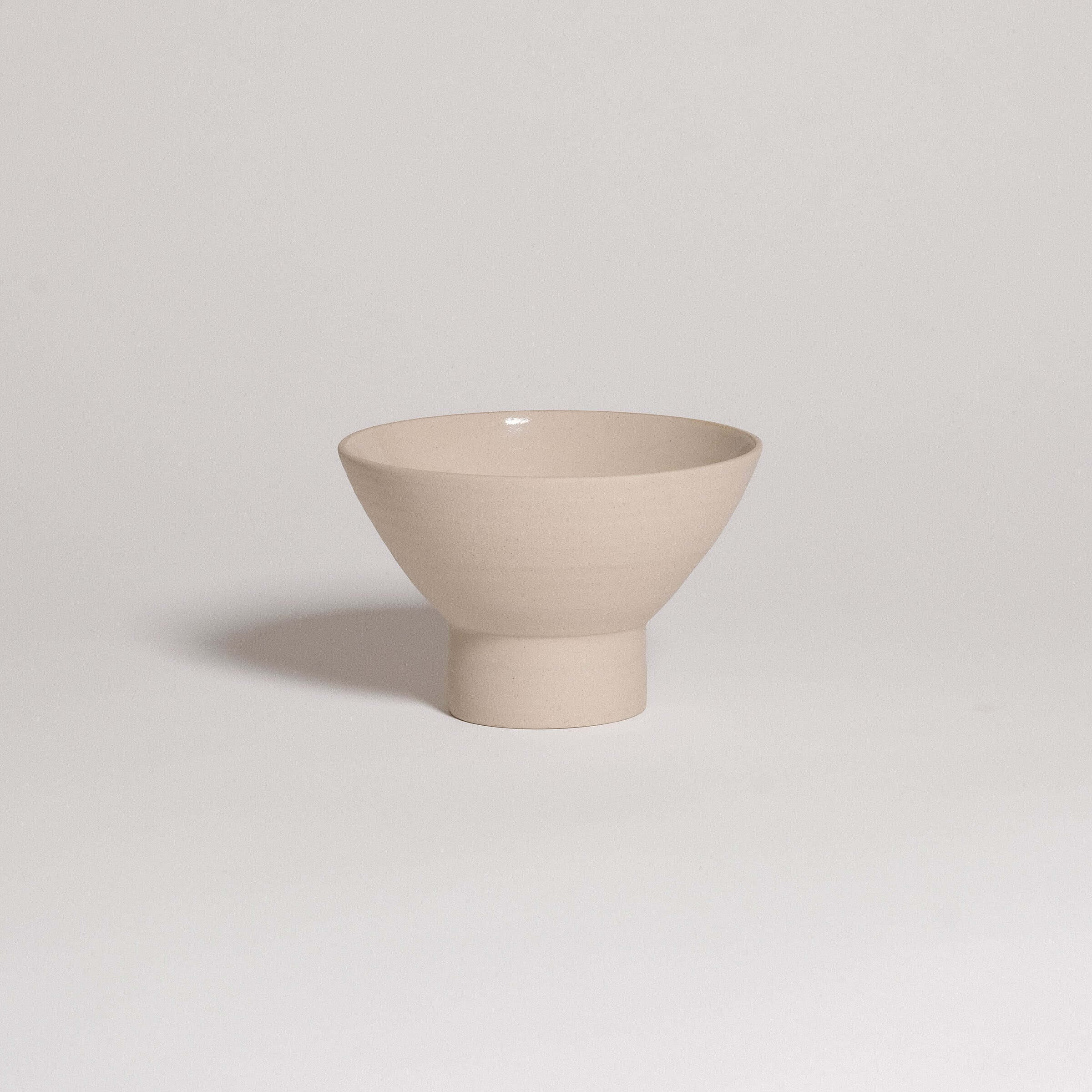 Small matte dessert bowl, sculptural shape, ideal for desserts or small servings, made in Frankfurt, dishwasher safe.