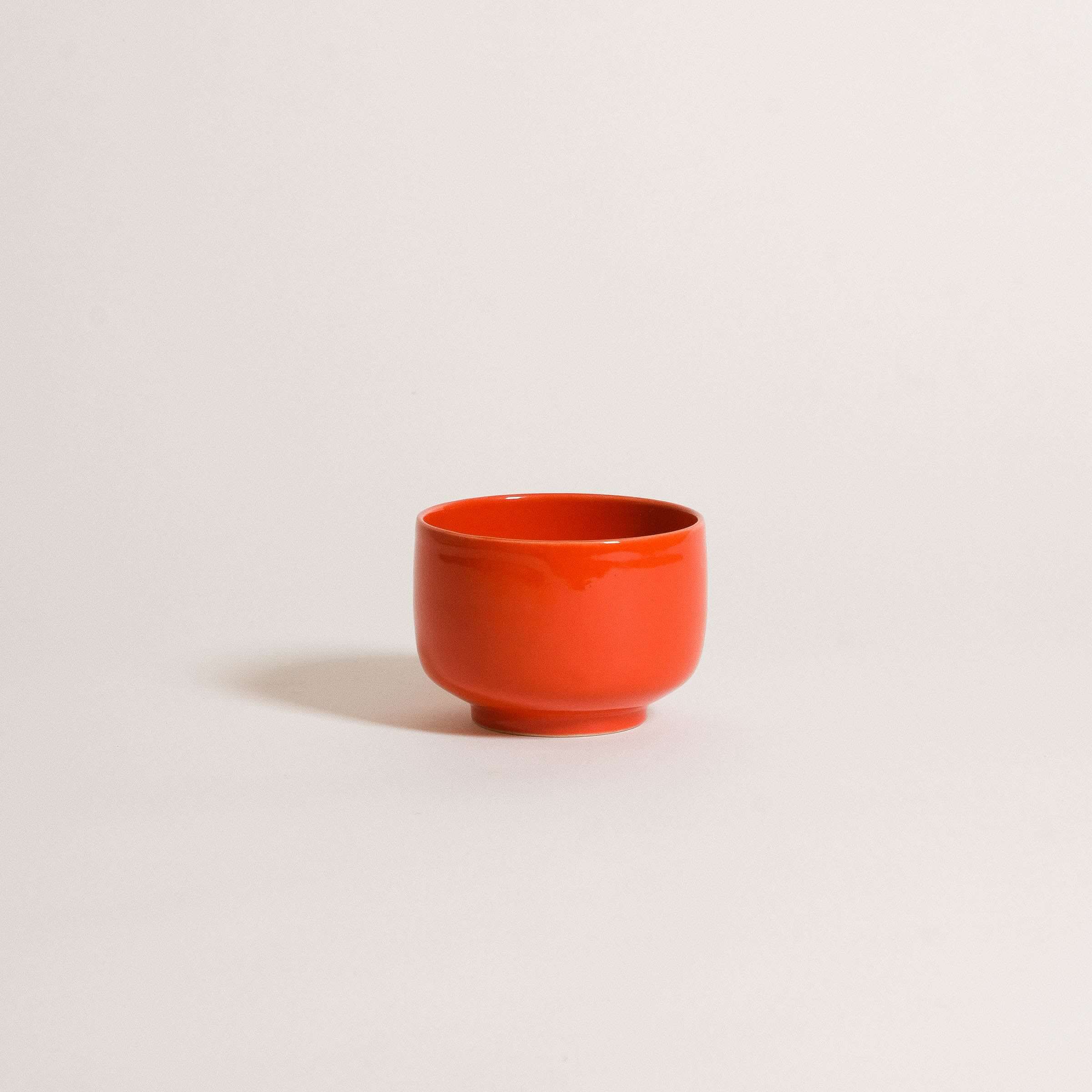 Glossy red matcha cup from the Matcha Set – Classic, ideal for serving warm or cold matcha.