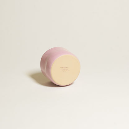 Hojicha Cup – Pink showcasing a glossy pink glaze on grey stoneware clay.