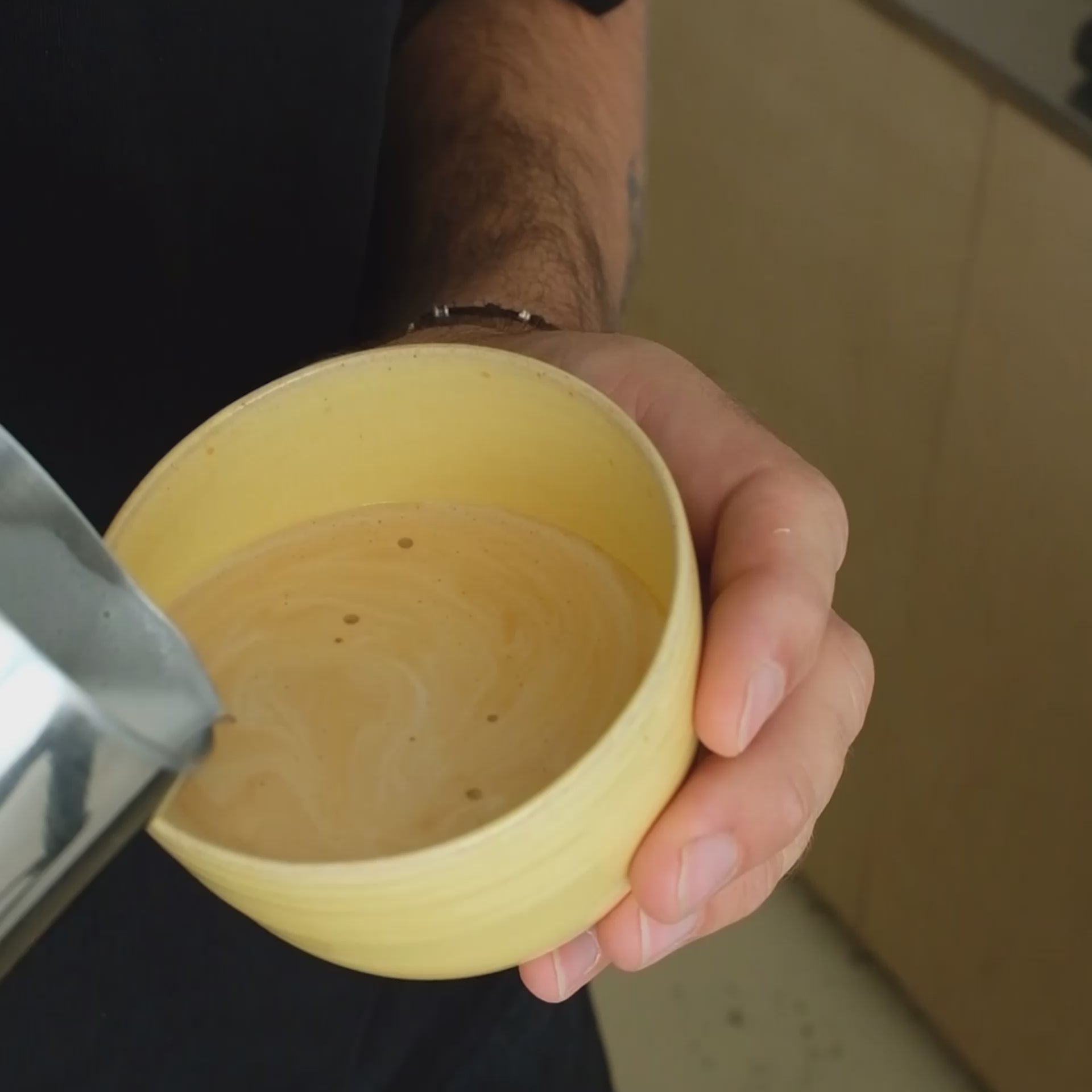 Video laden: Kaffeebecher - Yun Gelb