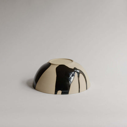 Set of 4 Otis ramen bowl in grey stoneware with glossy black and transparent glaze, perfect for serving ramen.